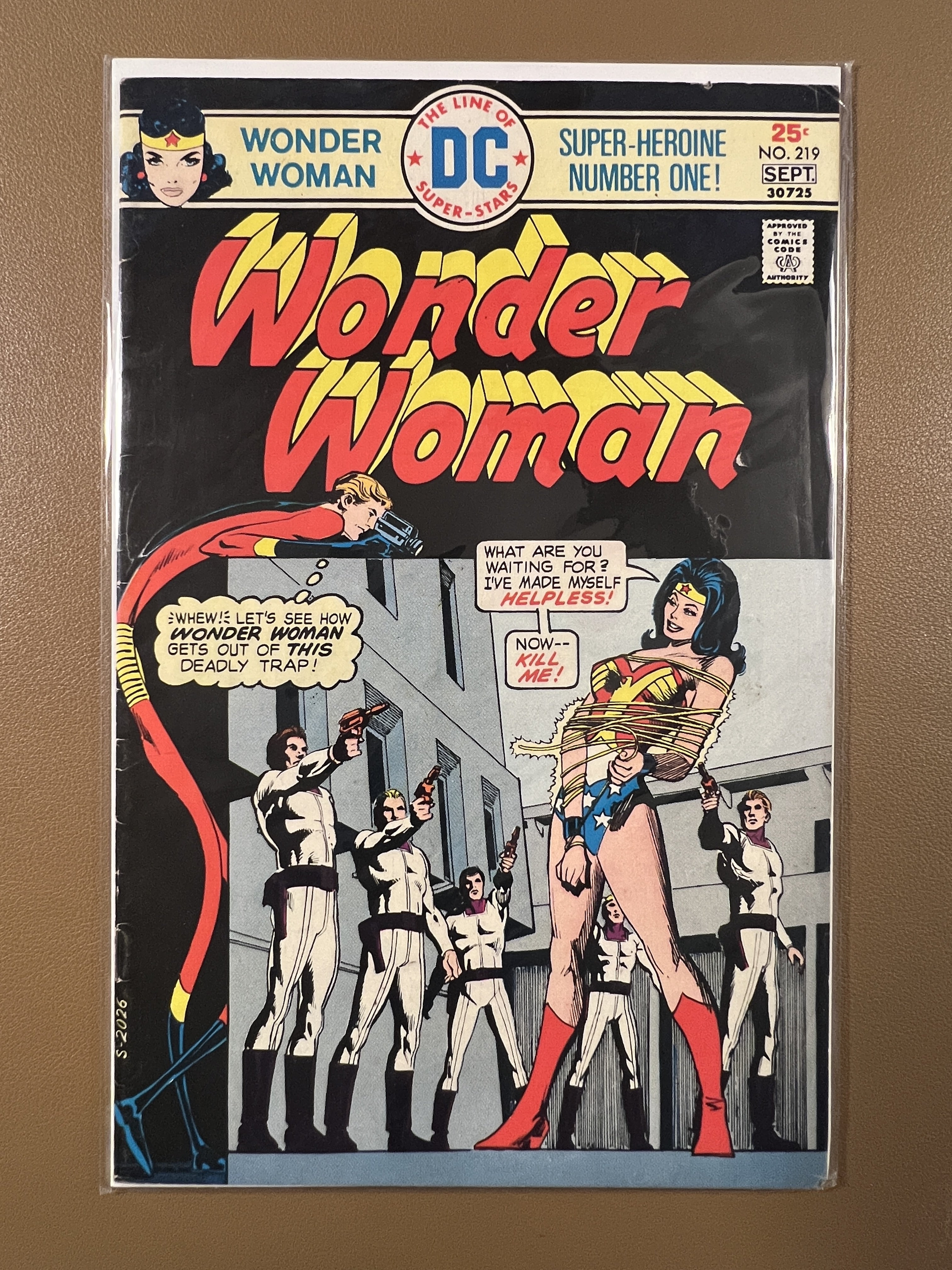 WONDER WOMAN #219 (1975)