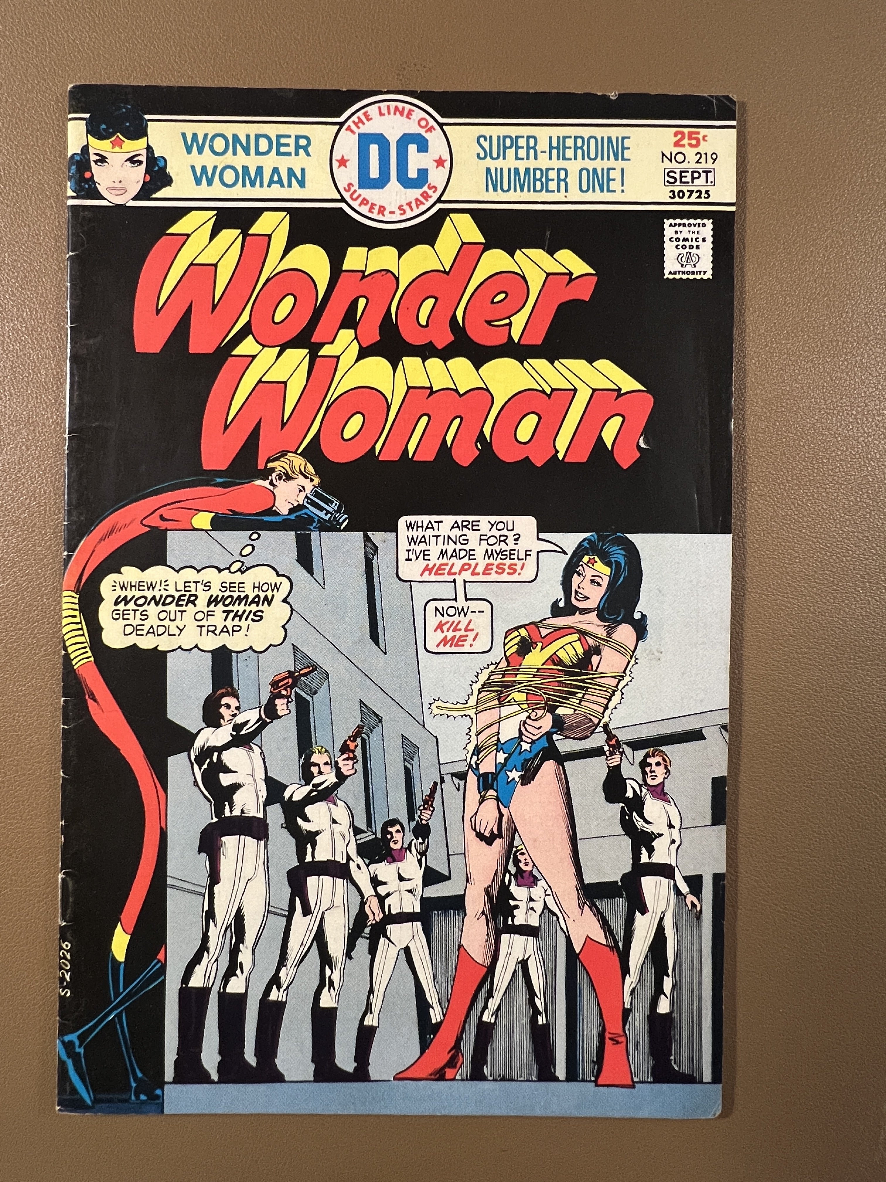 WONDER WOMAN #219 (1975)